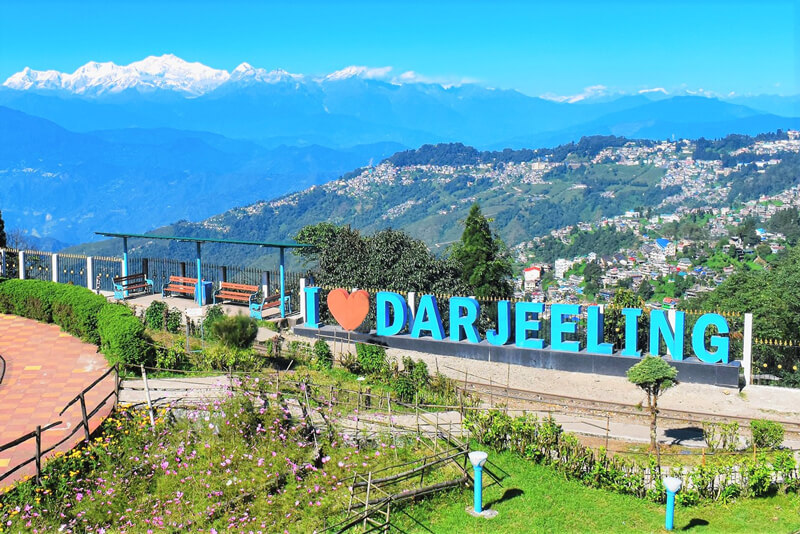 Enjoying the Beauty of Darjeeling