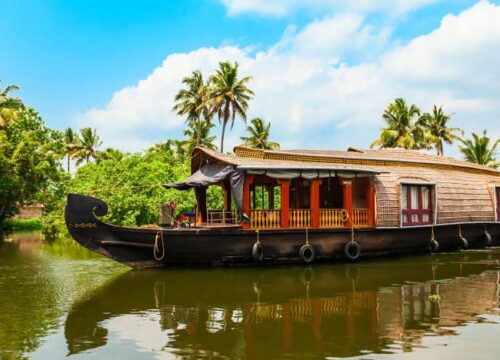 Enjoy in the Beaches, Backwaters, and Hills: A 3 Nights and 4 Days Kerala Tour